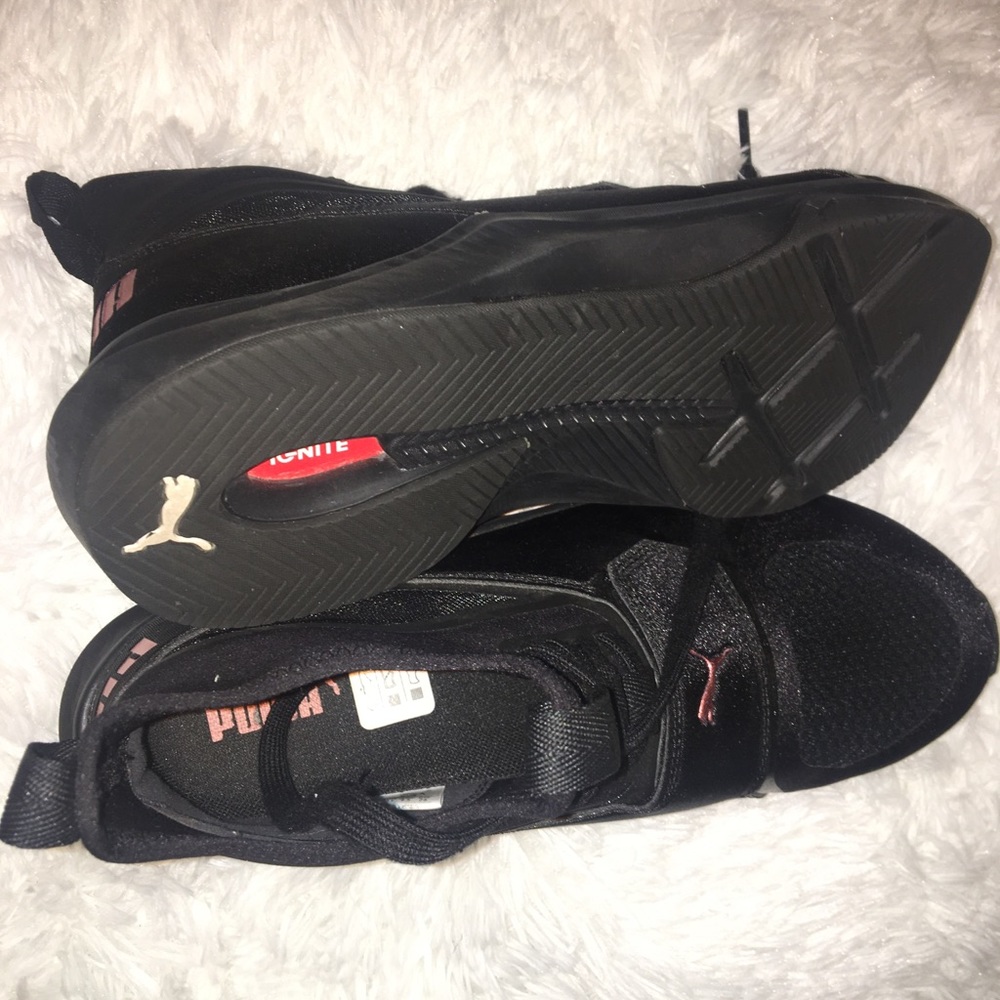 Women’s pumas - Picture 4 of 4